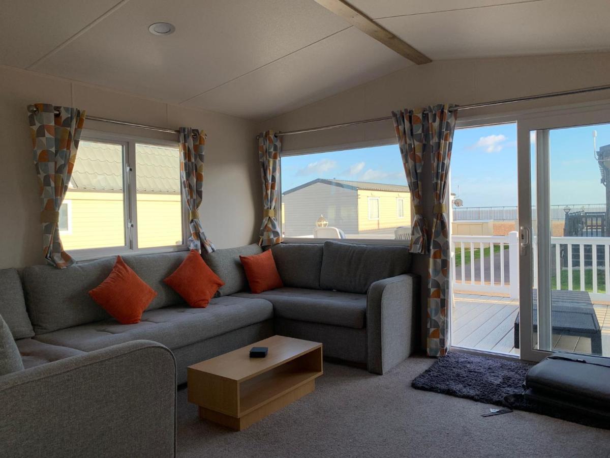 Mv7 Suffolk Sands Holiday Park Felixstowe Exterior photo