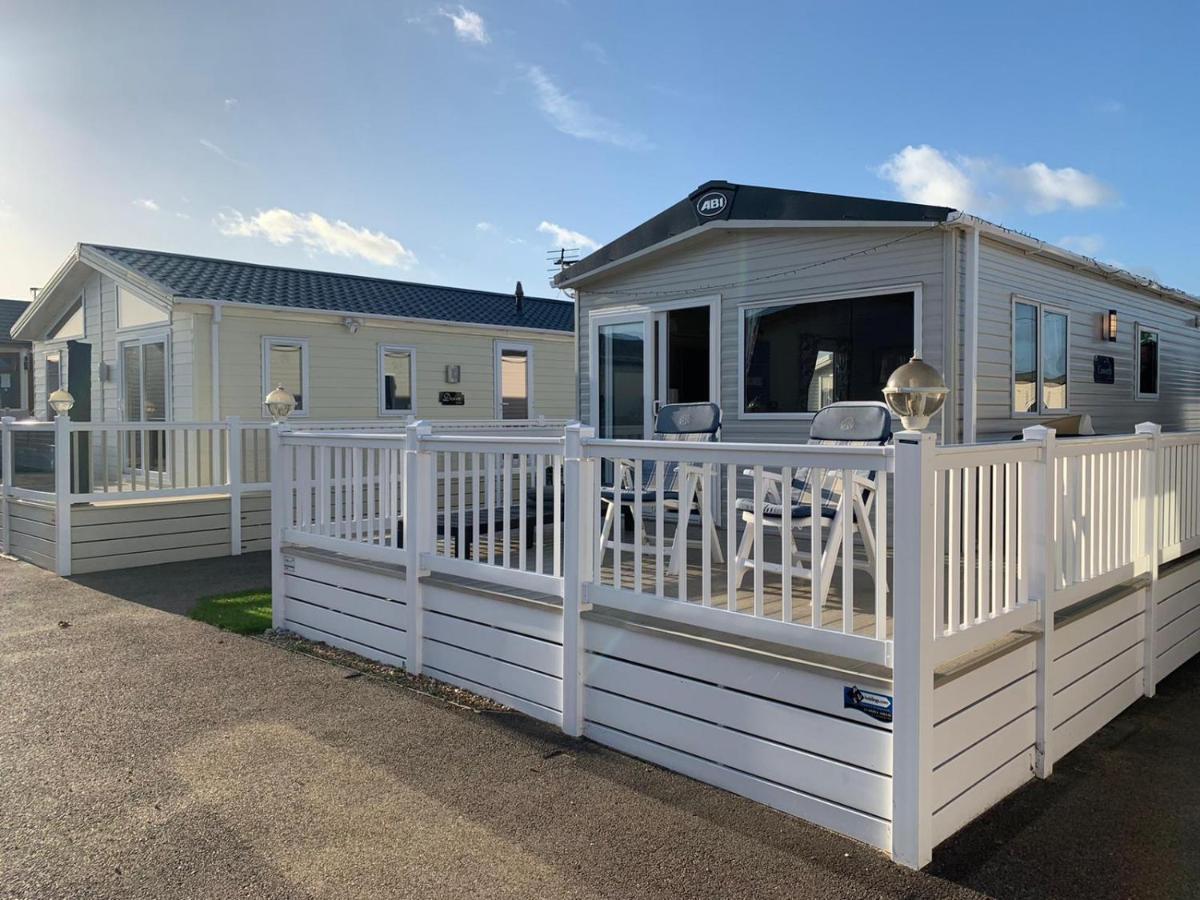 Mv7 Suffolk Sands Holiday Park Felixstowe Exterior photo