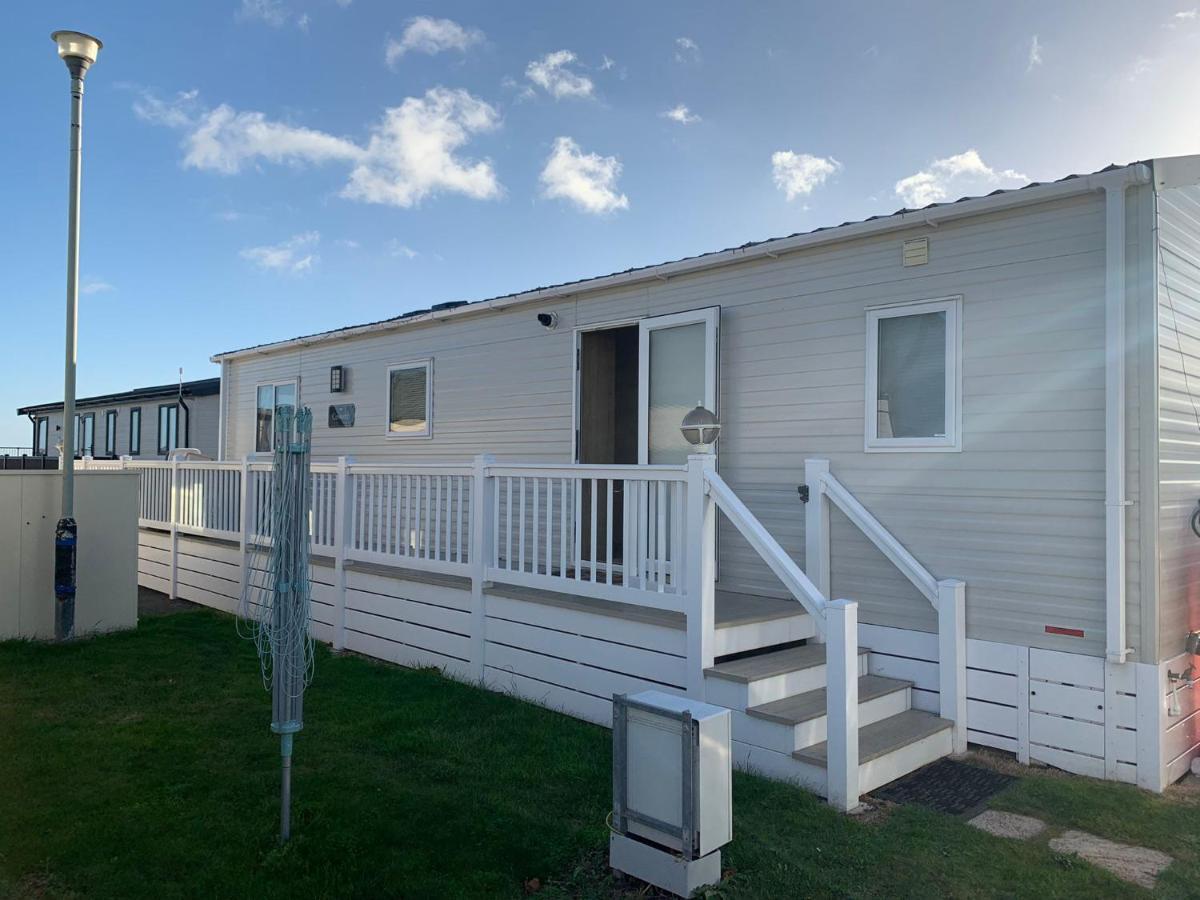 Mv7 Suffolk Sands Holiday Park Felixstowe Exterior photo